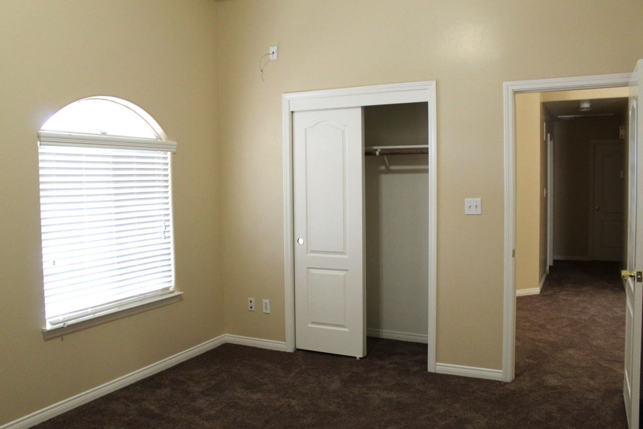 3010 Giovanetti Ave - Photo 7 of 25