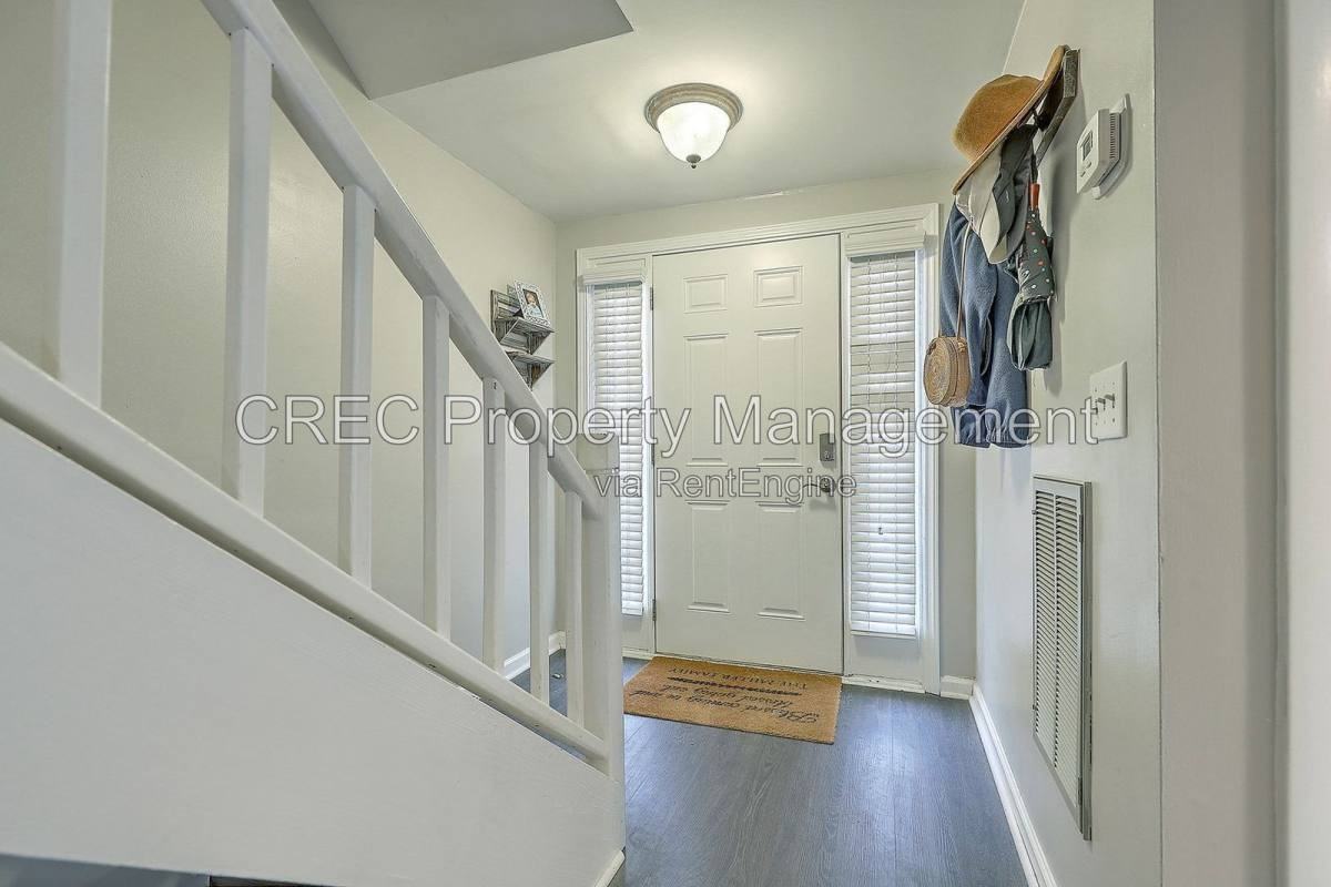 2065 Emerald Ter - Photo 3 of 10