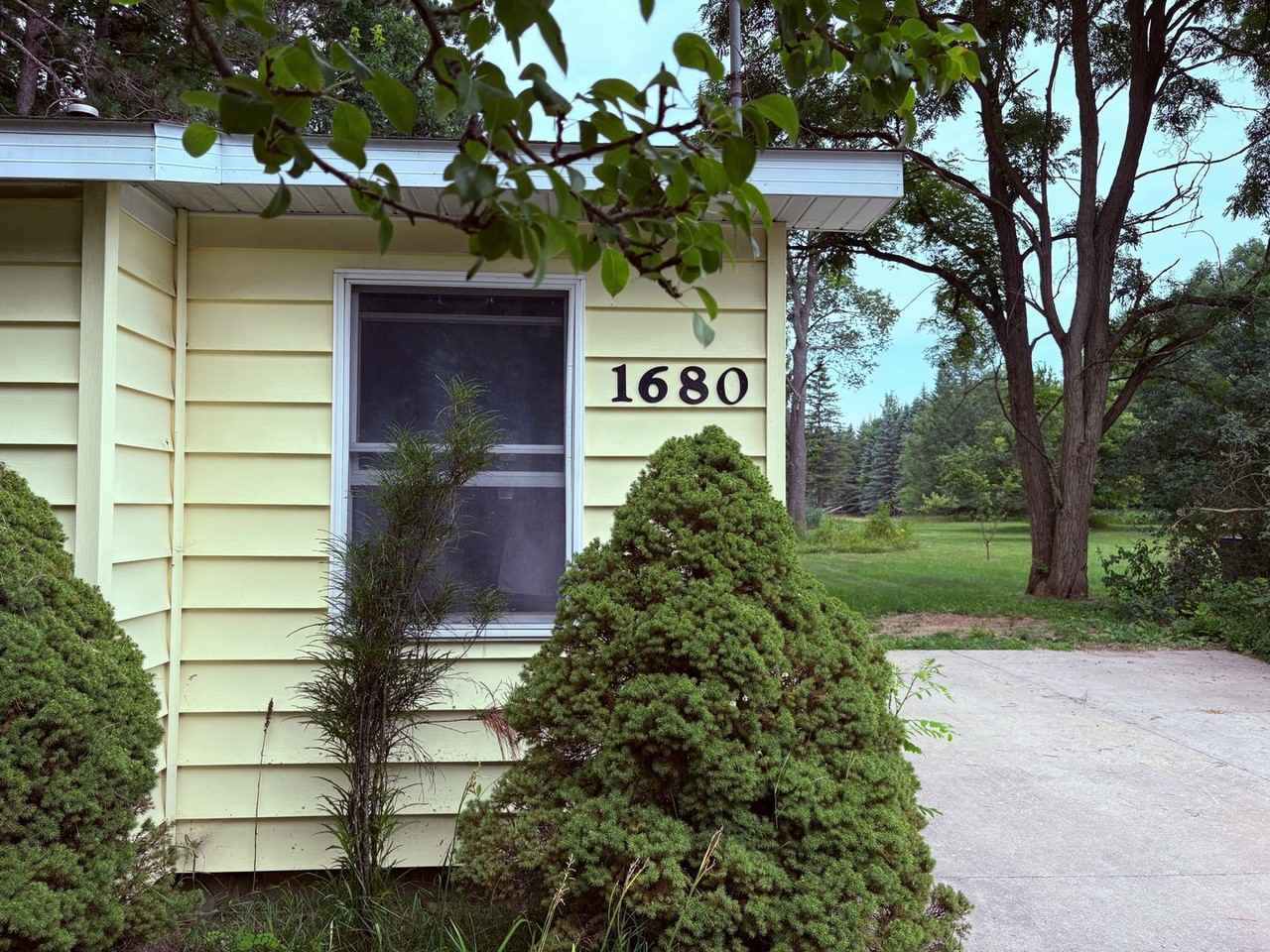 1680 Chestnut St - Photo 2 of 11