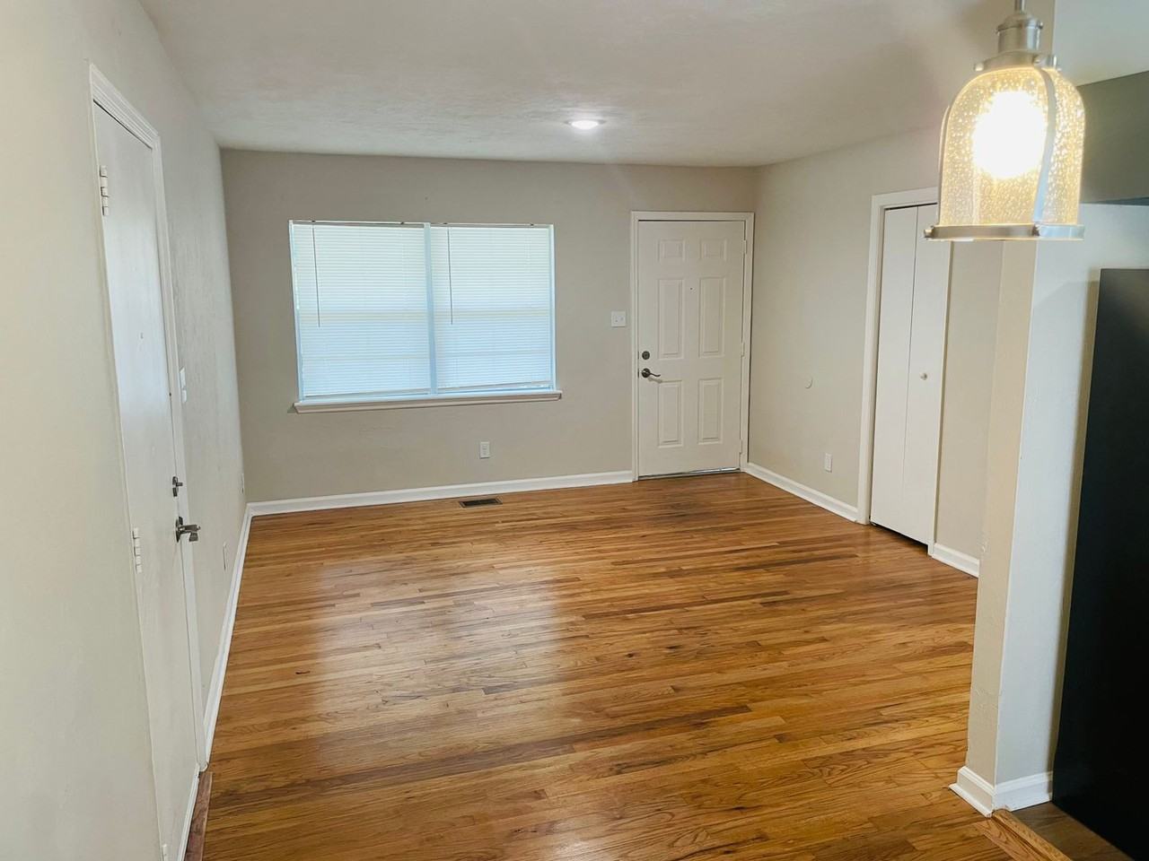 1100 Joe Louis St - Photo 6 of 17