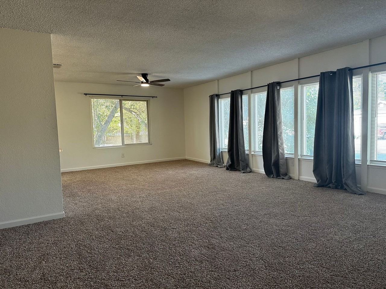 1441 Pleasant St - Photo 3 of 30
