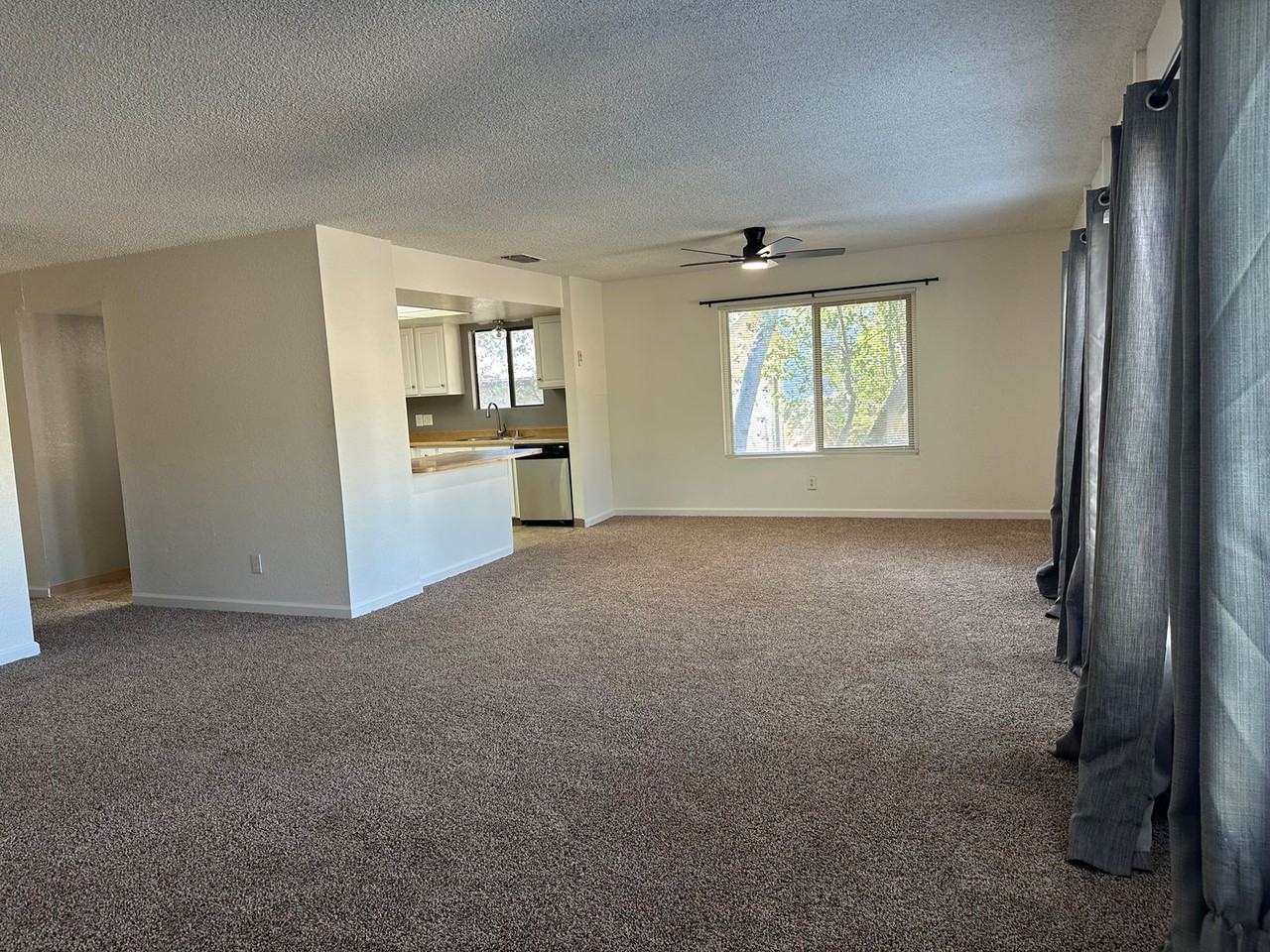 1441 Pleasant St - Photo 4 of 30