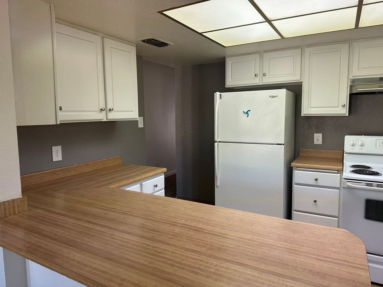 1441 Pleasant St - Photo 7 of 30