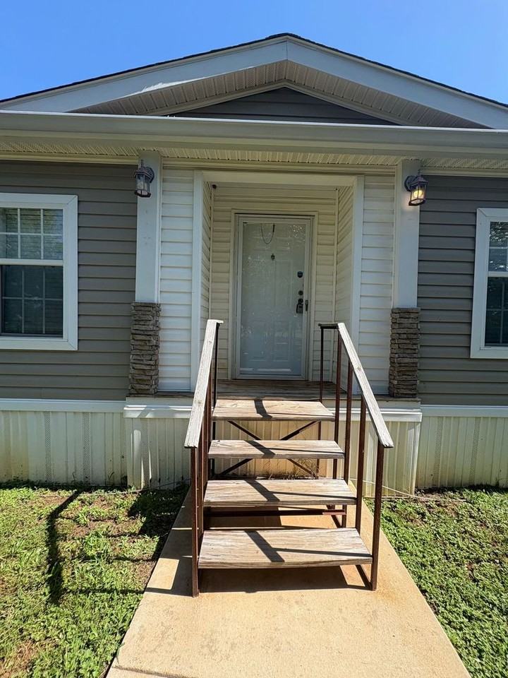 271 Bonner Rd - Photo 2 of 37