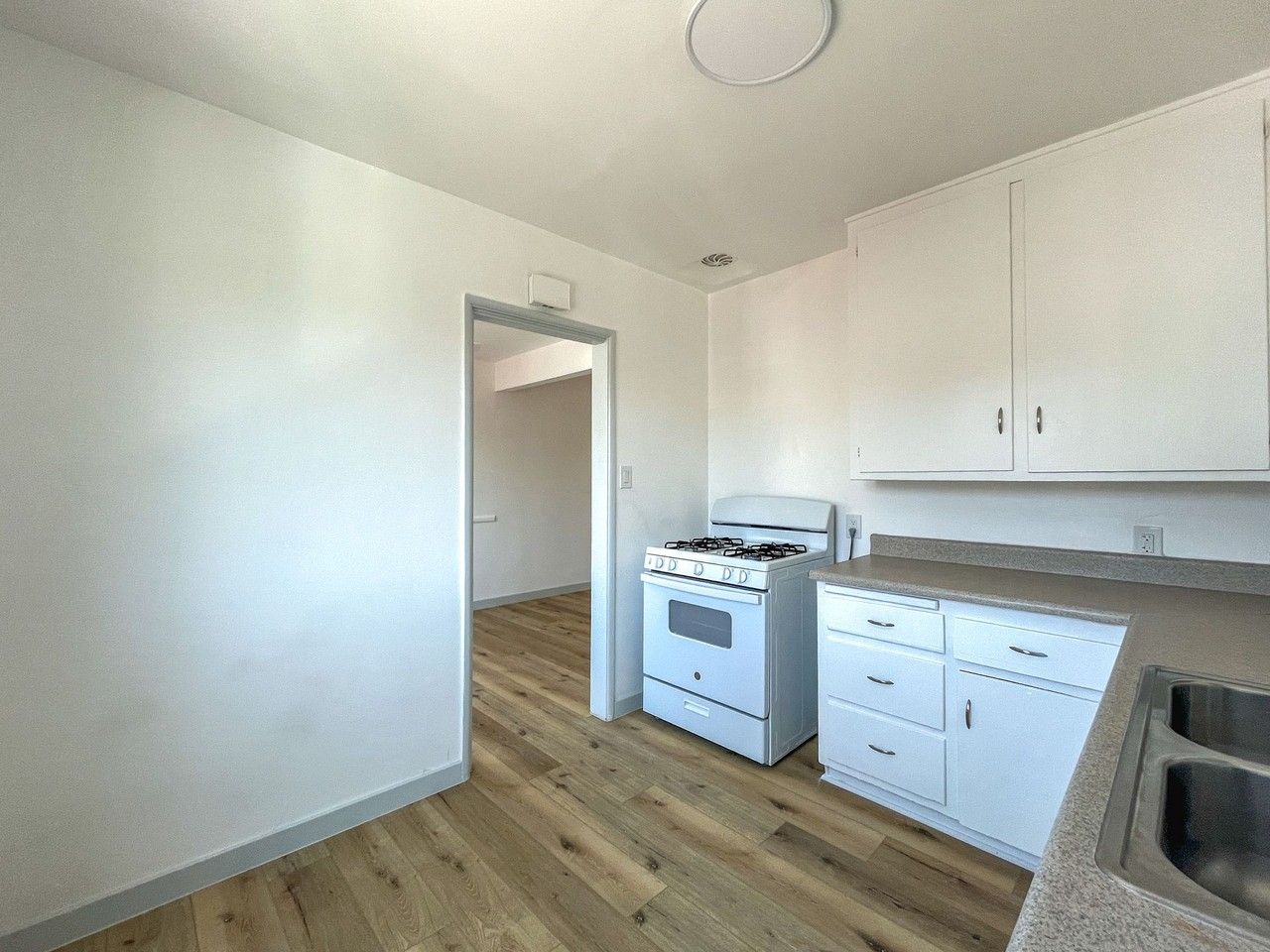 4028 Perlita Ave - Photo 3 of 14