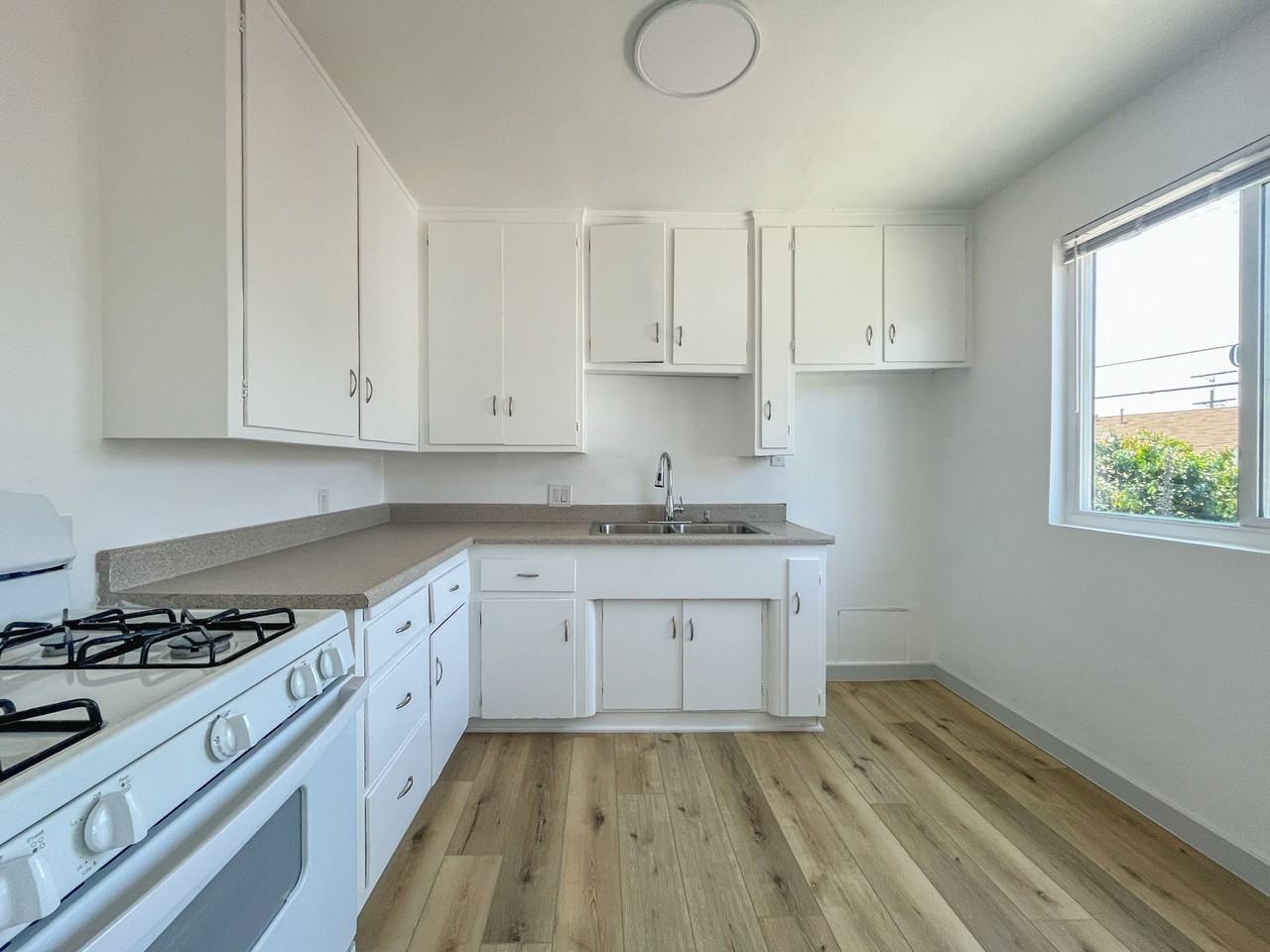 4028 Perlita Ave - Photo 4 of 14