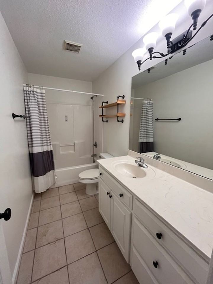 4077 Huntley Dr - Photo 4 of 21