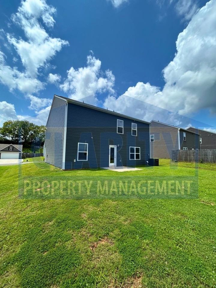 1471 Housley Dr - Photo 3 of 37