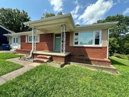 featured image of 314 W 7th St