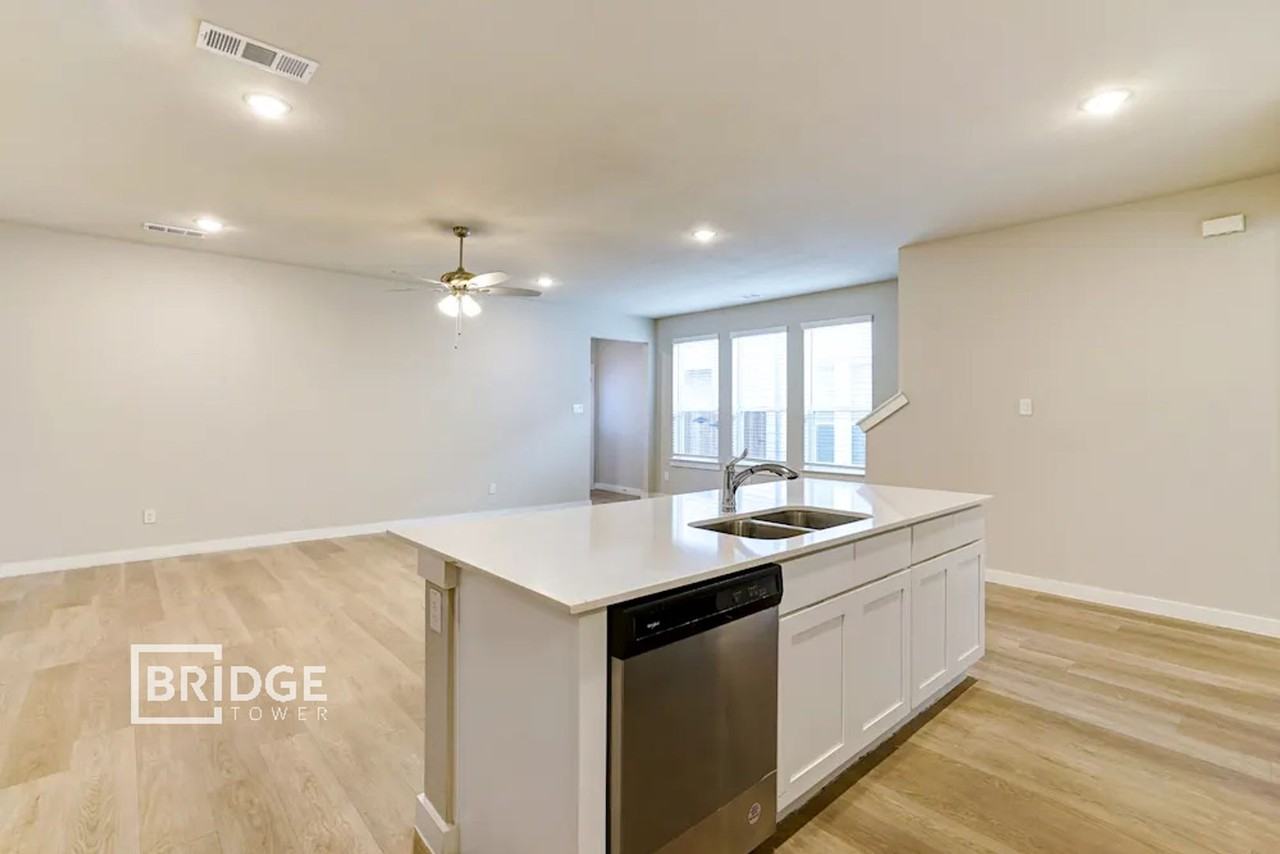 4217 Tobin Dr - Photo 3 of 15