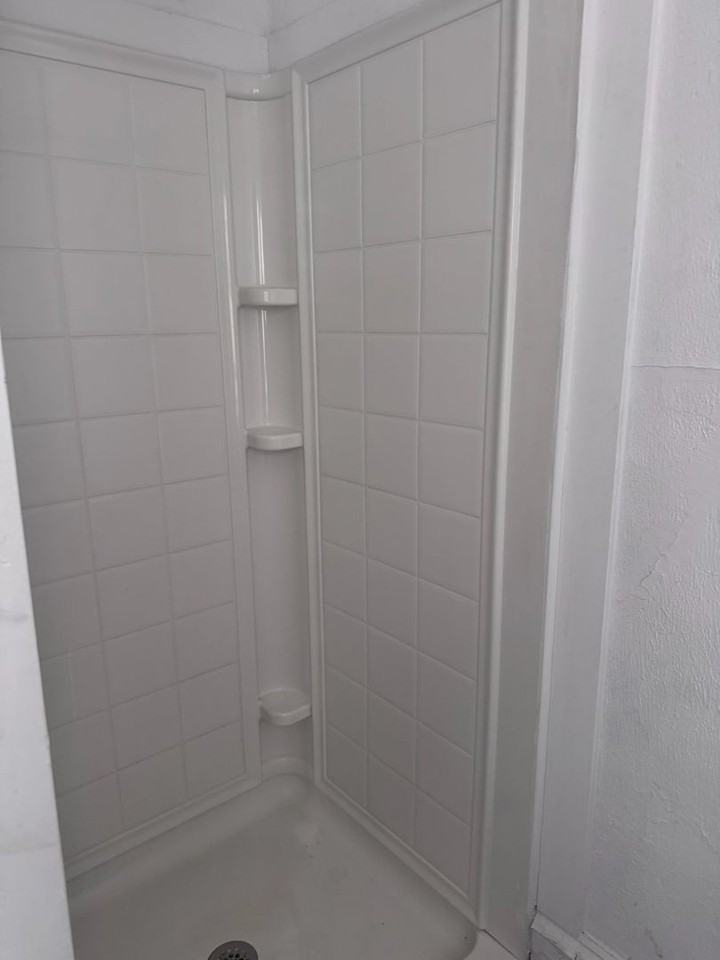 209 S Summit St - Photo 6 of 8
