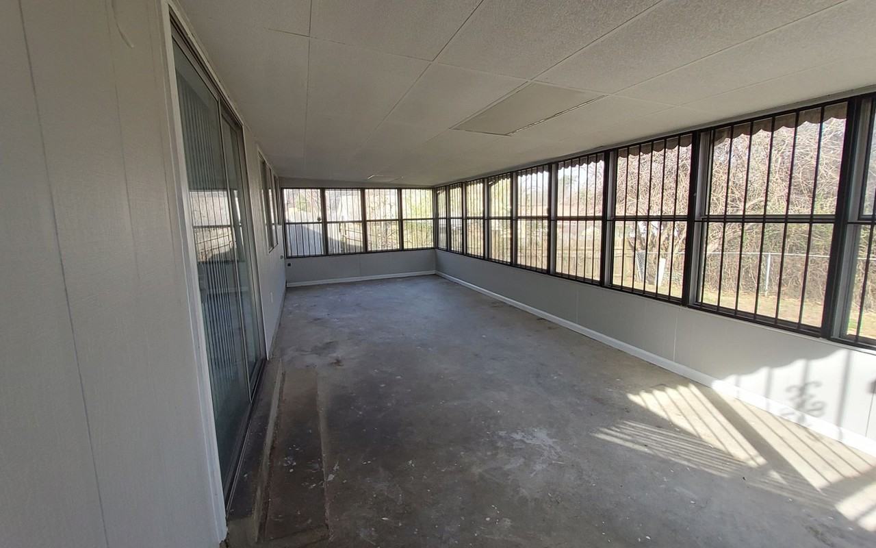 3760 Saint Elmo Ave - Photo 3 of 20