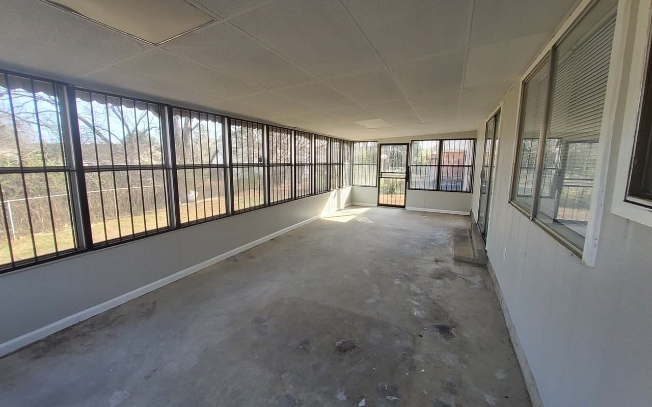 3760 Saint Elmo Ave - Photo 4 of 20