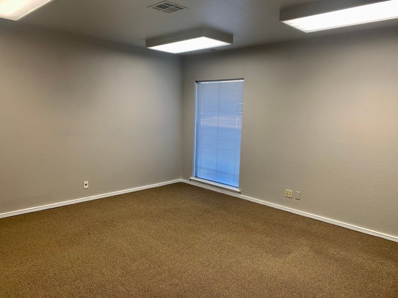 601 N Kelly Ave - Photo 3 of 9