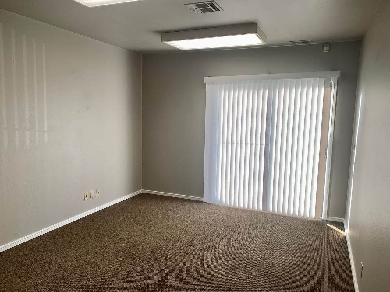 601 N Kelly Ave - Photo 4 of 9