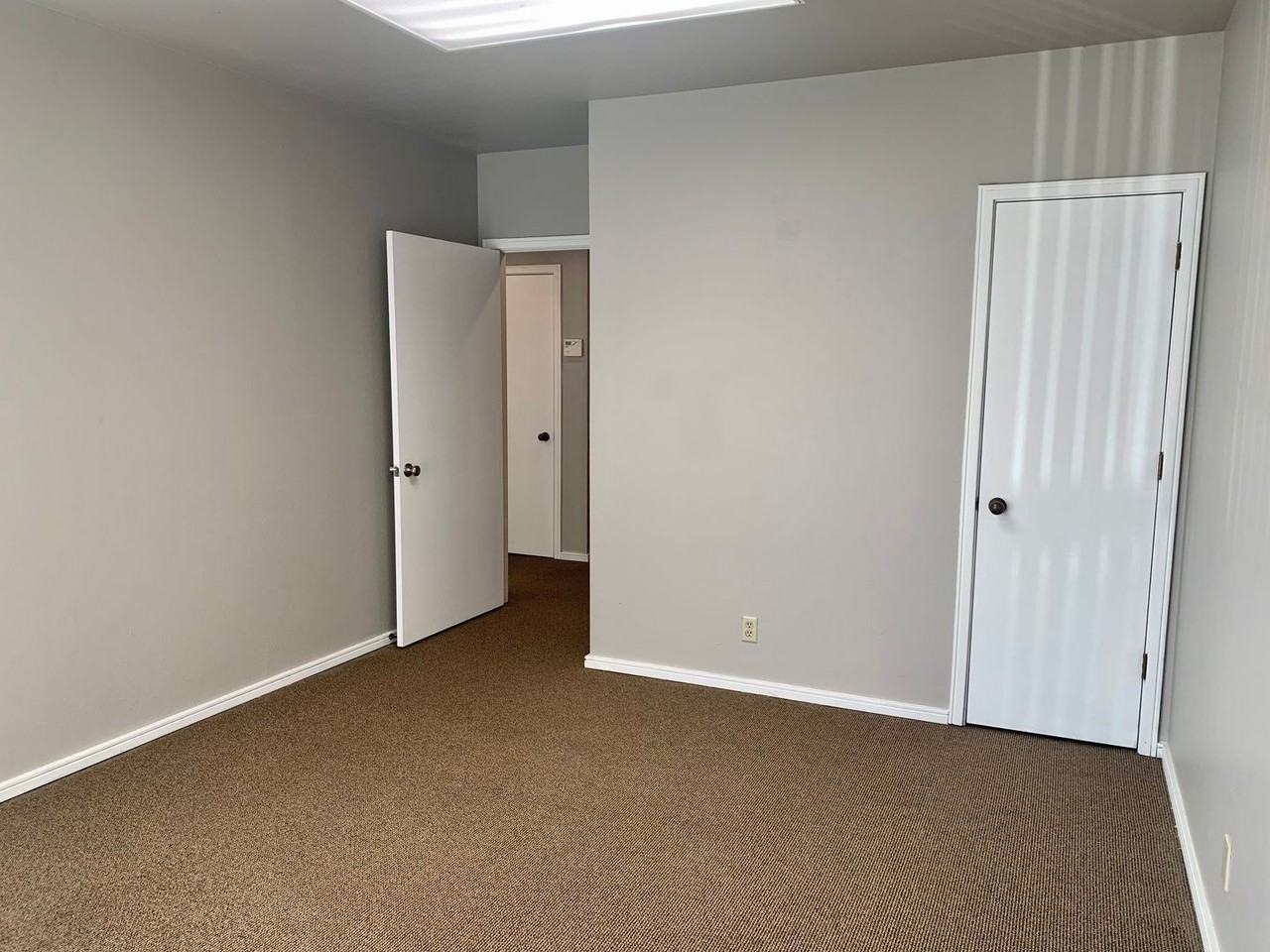 601 N Kelly Ave - Photo 5 of 9
