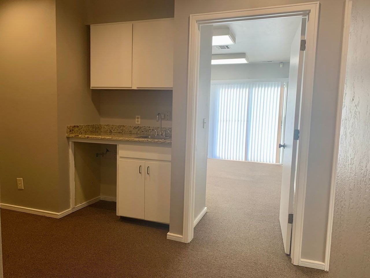 601 N Kelly Ave - Photo 6 of 9
