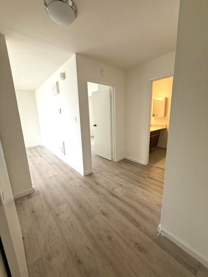 Pine-Gough Apartments - Photo 3 of 33