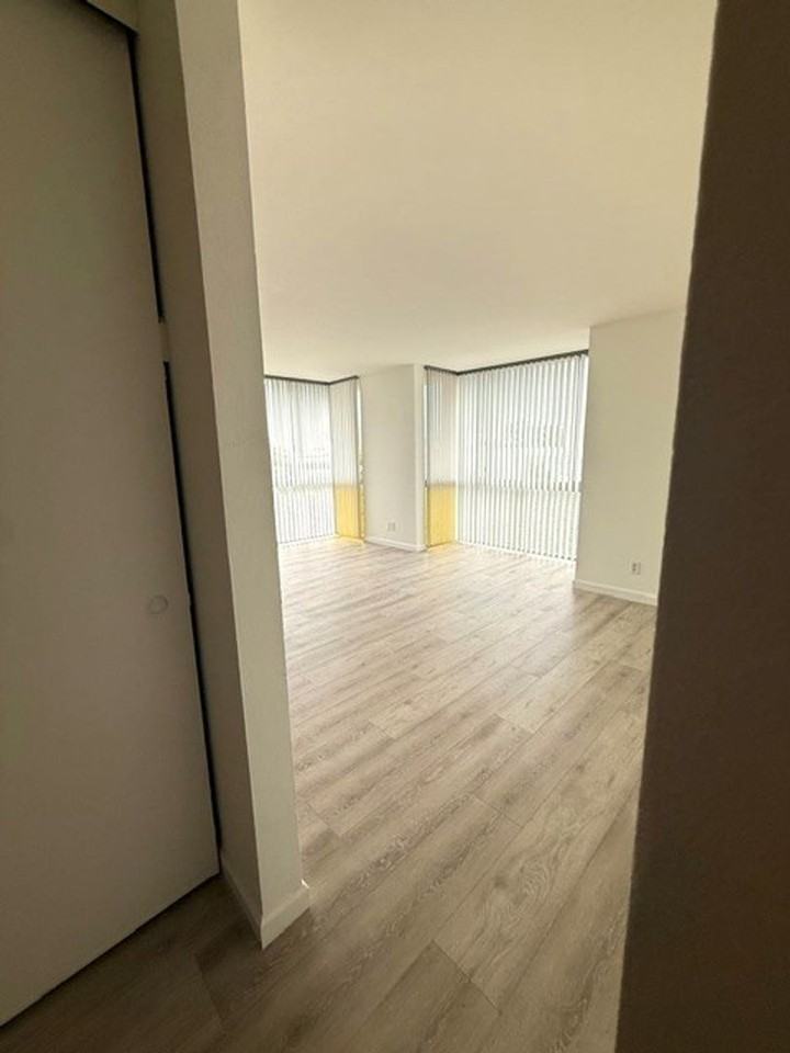 Pine-Gough Apartments - Photo 4 of 33