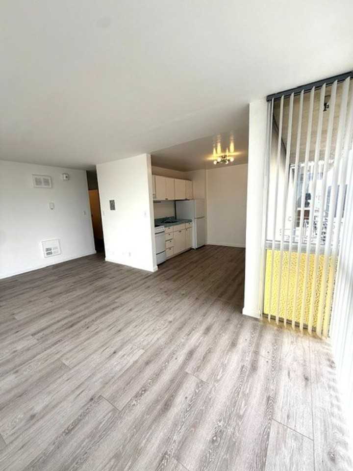 Pine-Gough Apartments - Photo 5 of 33