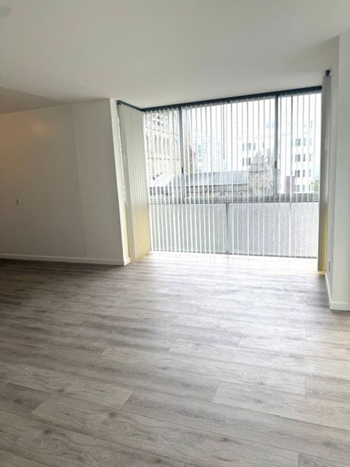 Pine-Gough Apartments - Photo 7 of 33