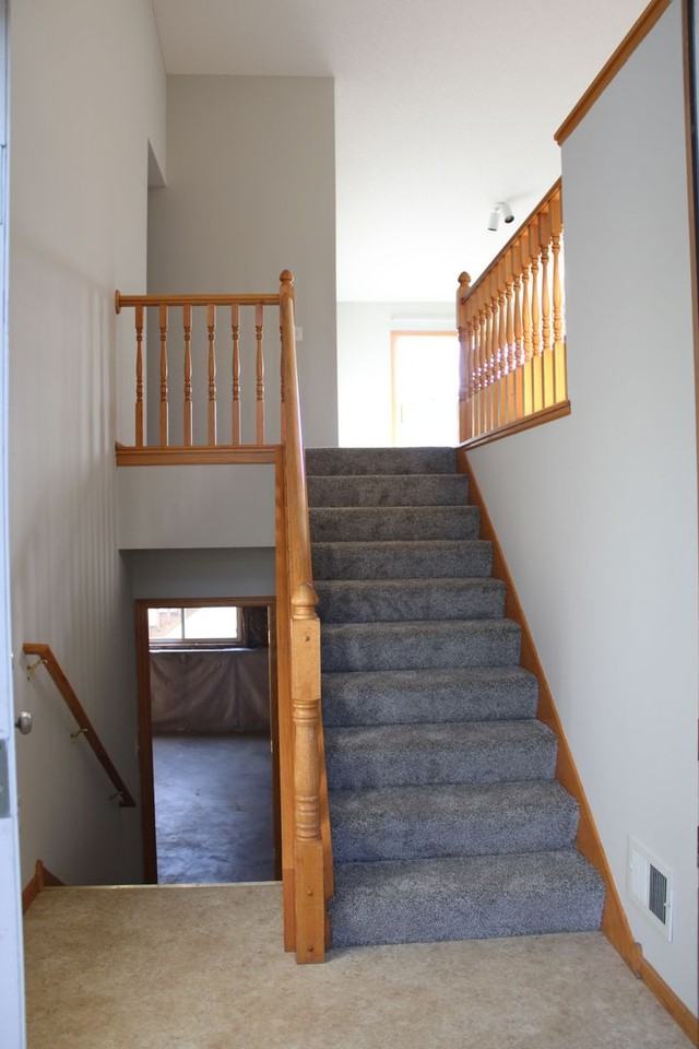 403 Meadow Ln - Photo 2 of 16