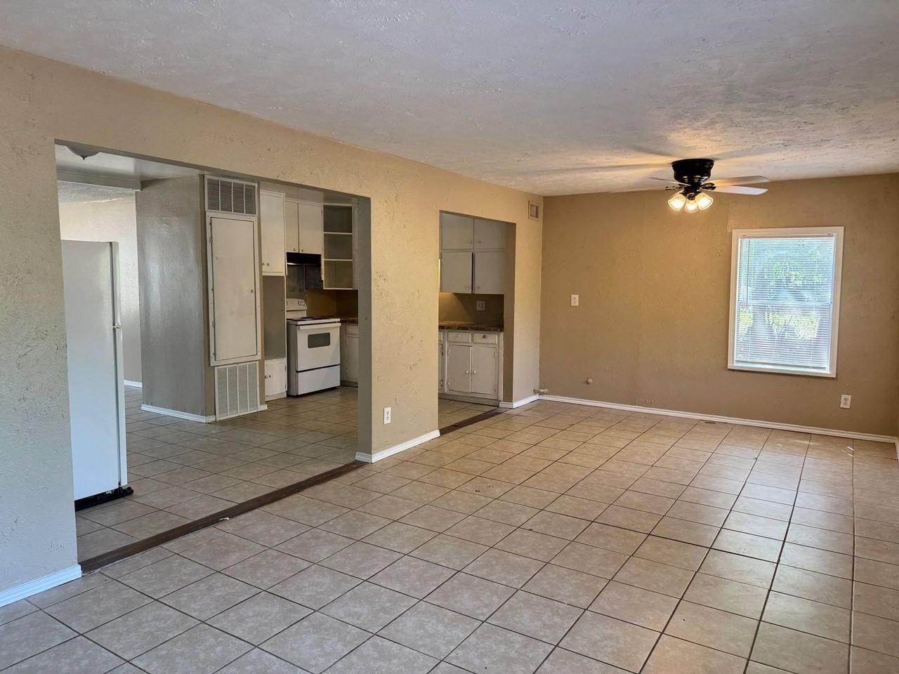 1502 Parkdale Dr - Photo 7 of 31