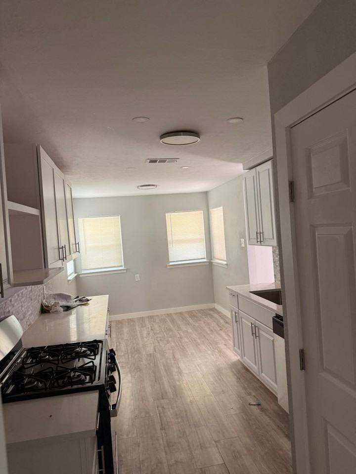 1120 Misty Glen Ln - Photo 2 of 25