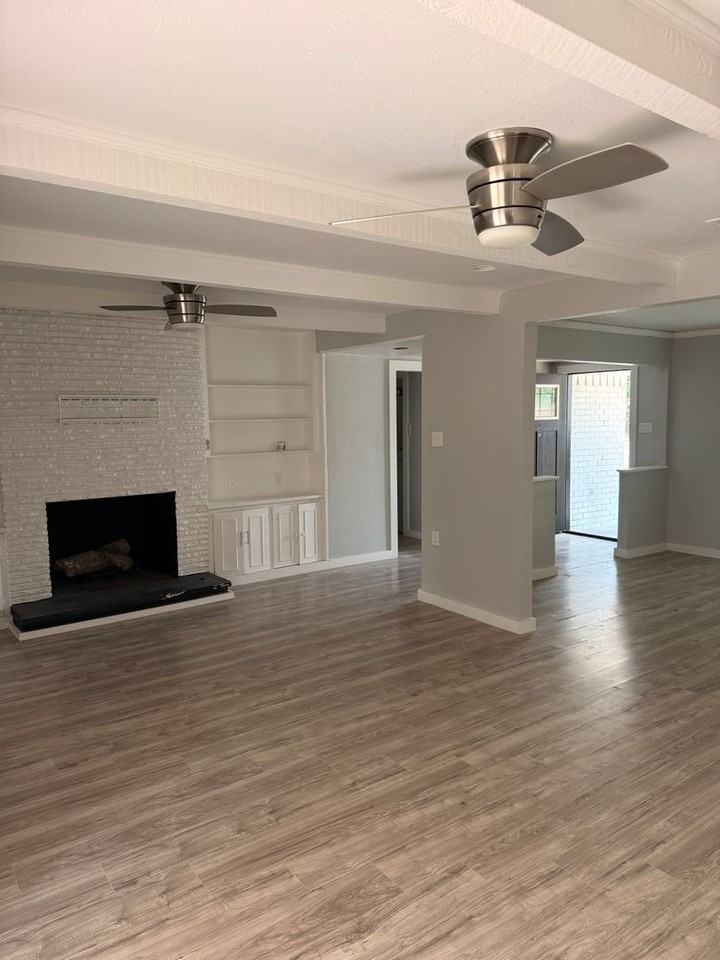 1120 Misty Glen Ln - Photo 4 of 25