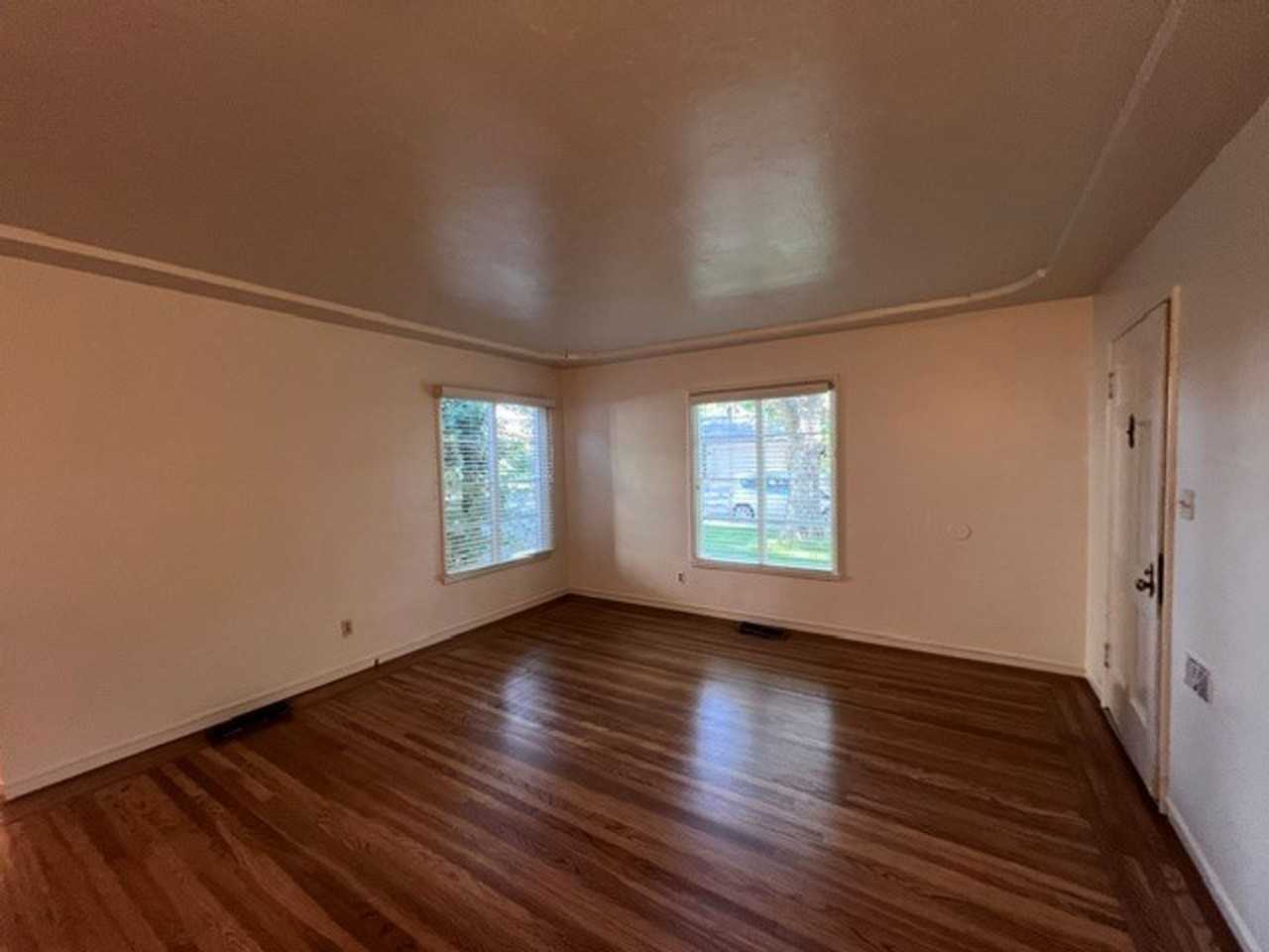 1036 10th Ave - Photo 3 of 34