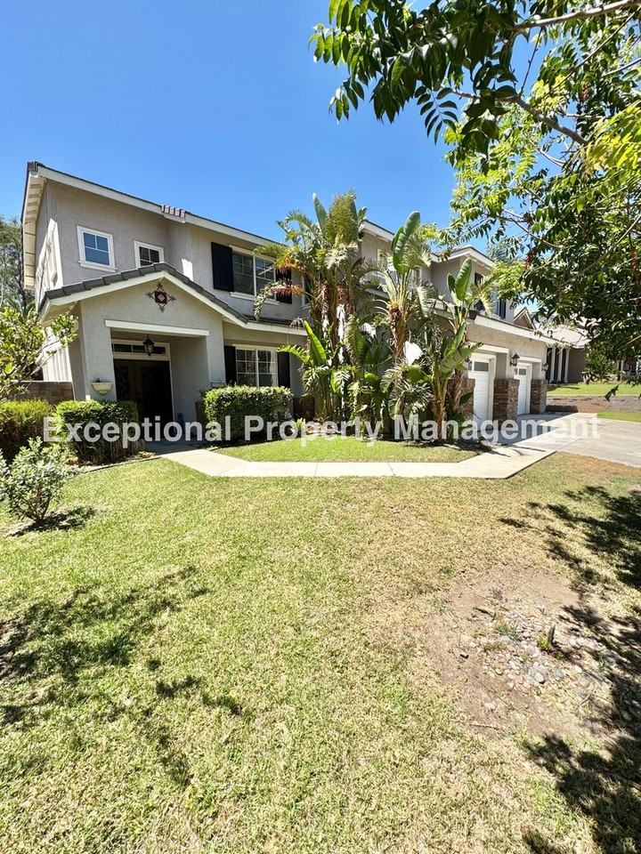 14855 Hedgerow Ct - Photo 2 of 29