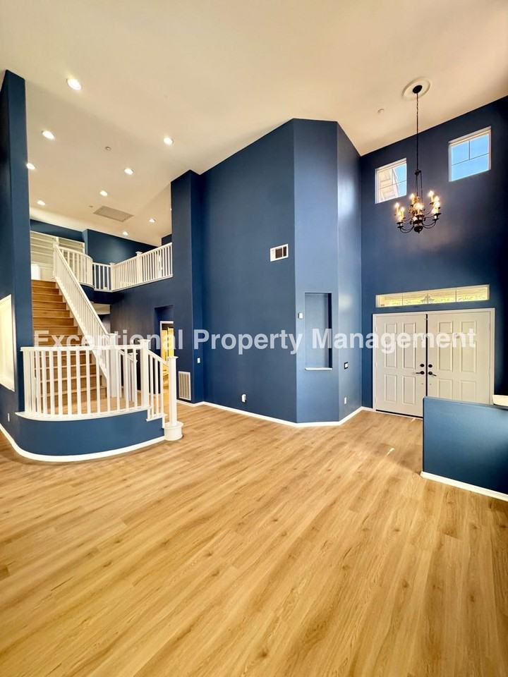 14855 Hedgerow Ct - Photo 4 of 29