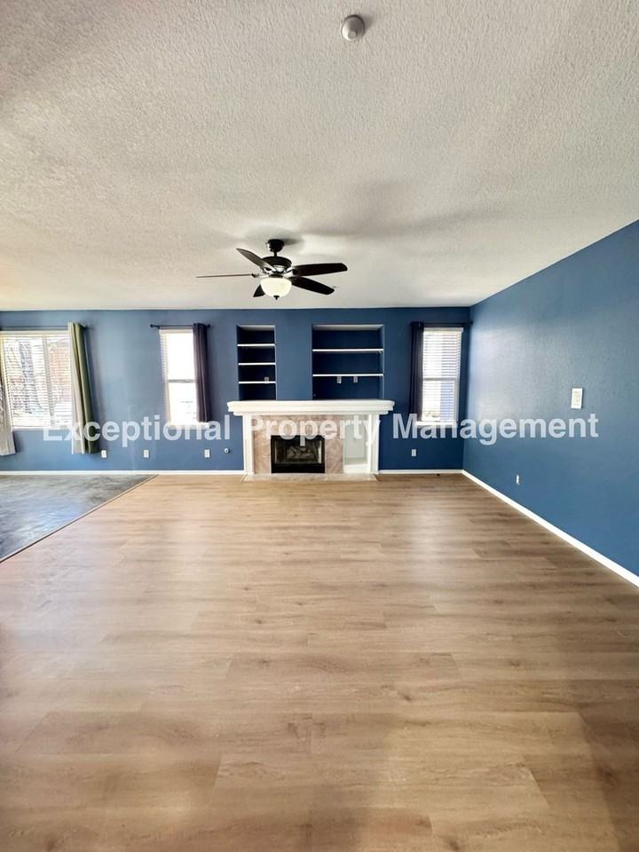 14855 Hedgerow Ct - Photo 6 of 29