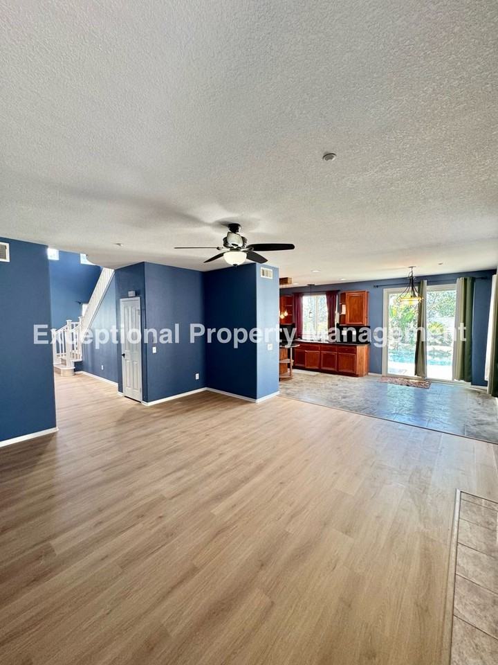 14855 Hedgerow Ct - Photo 7 of 29