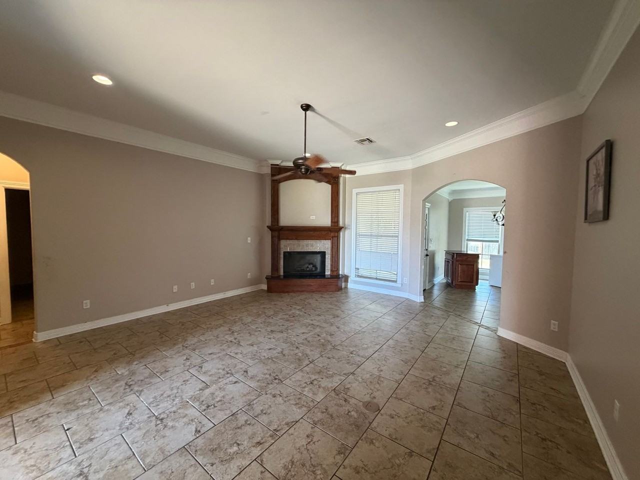 617 Alder Ln - Photo 3 of 17