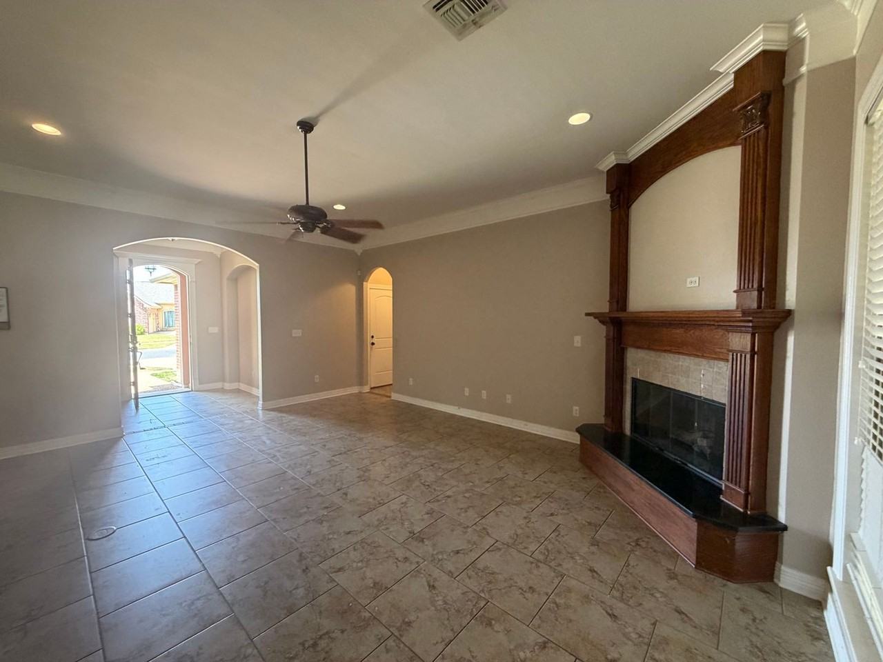 617 Alder Ln - Photo 4 of 17