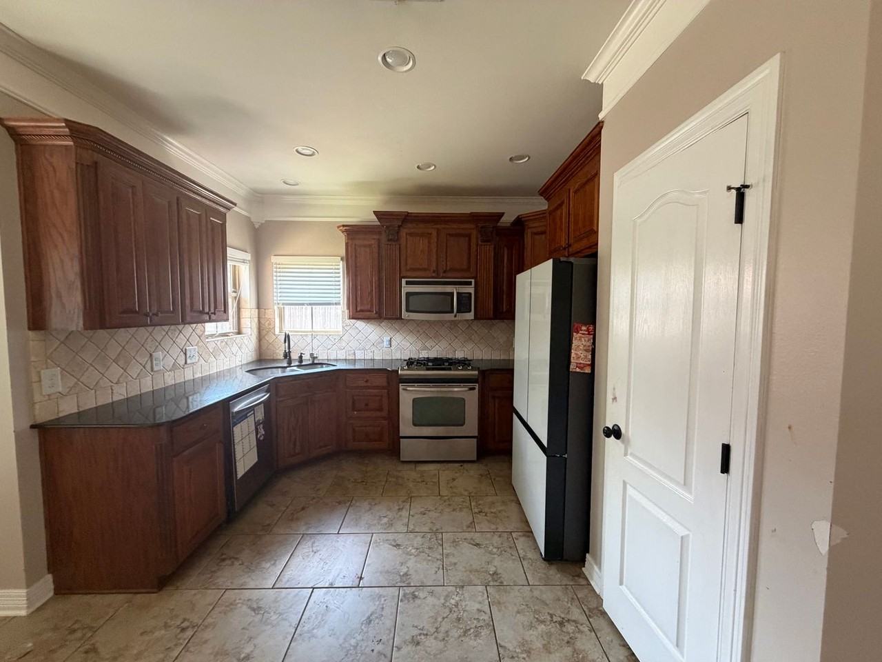 617 Alder Ln - Photo 5 of 17