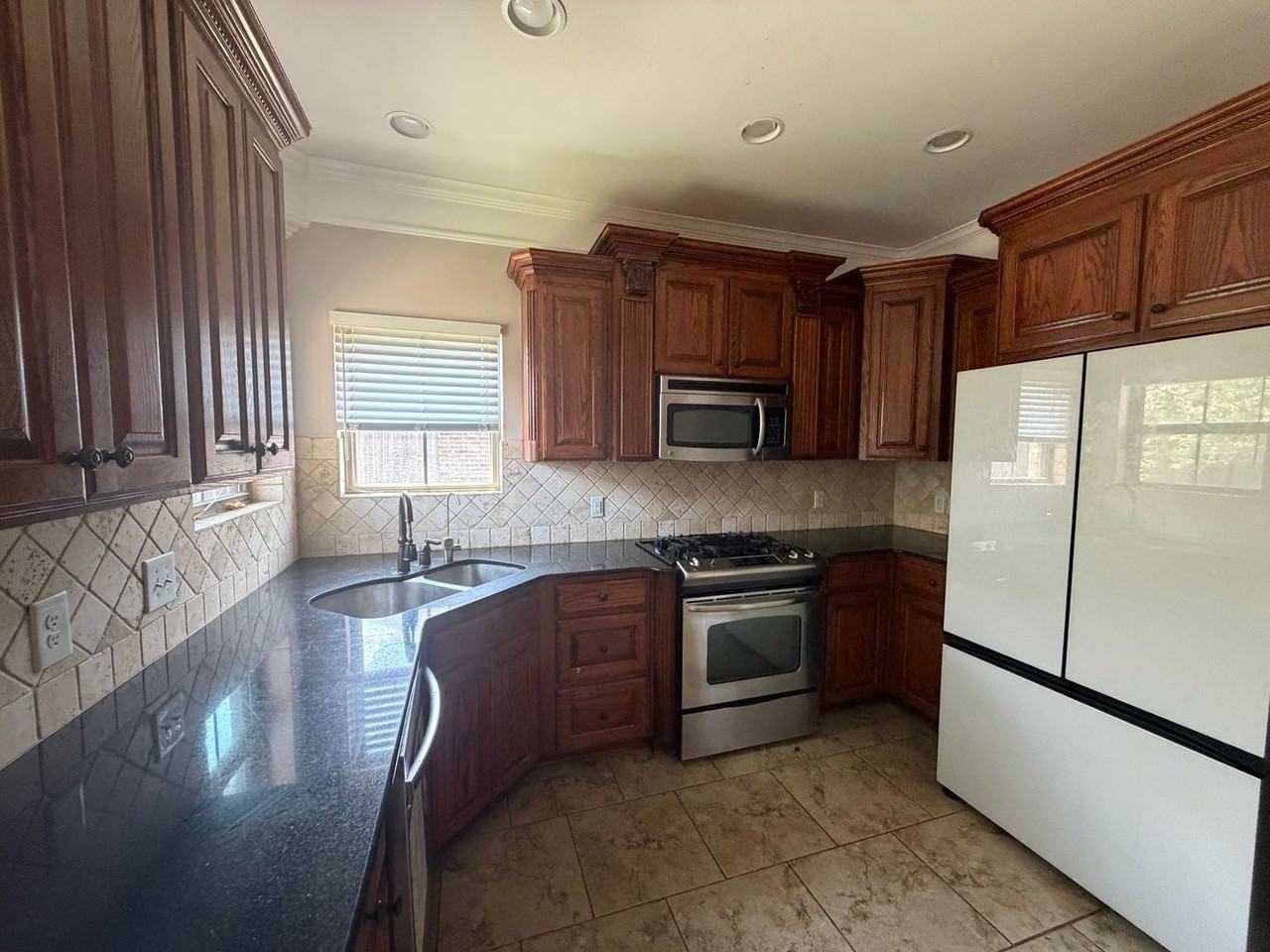 617 Alder Ln - Photo 6 of 17