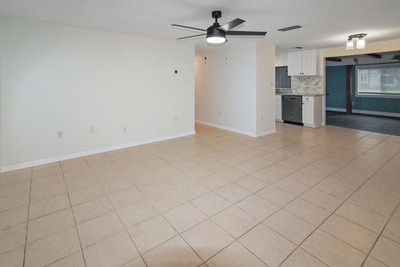 401 Circlewood Dr #I7 - Photo 2 of 14