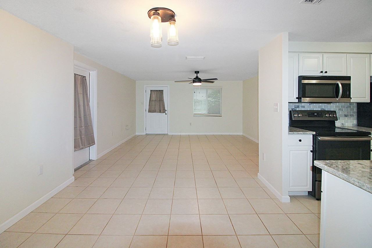401 Circlewood Dr #I7 - Photo 3 of 14