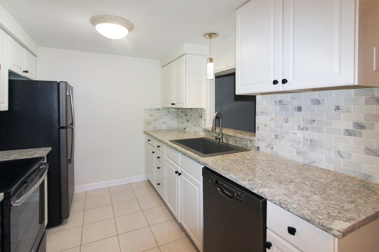401 Circlewood Dr #I7 - Photo 4 of 14