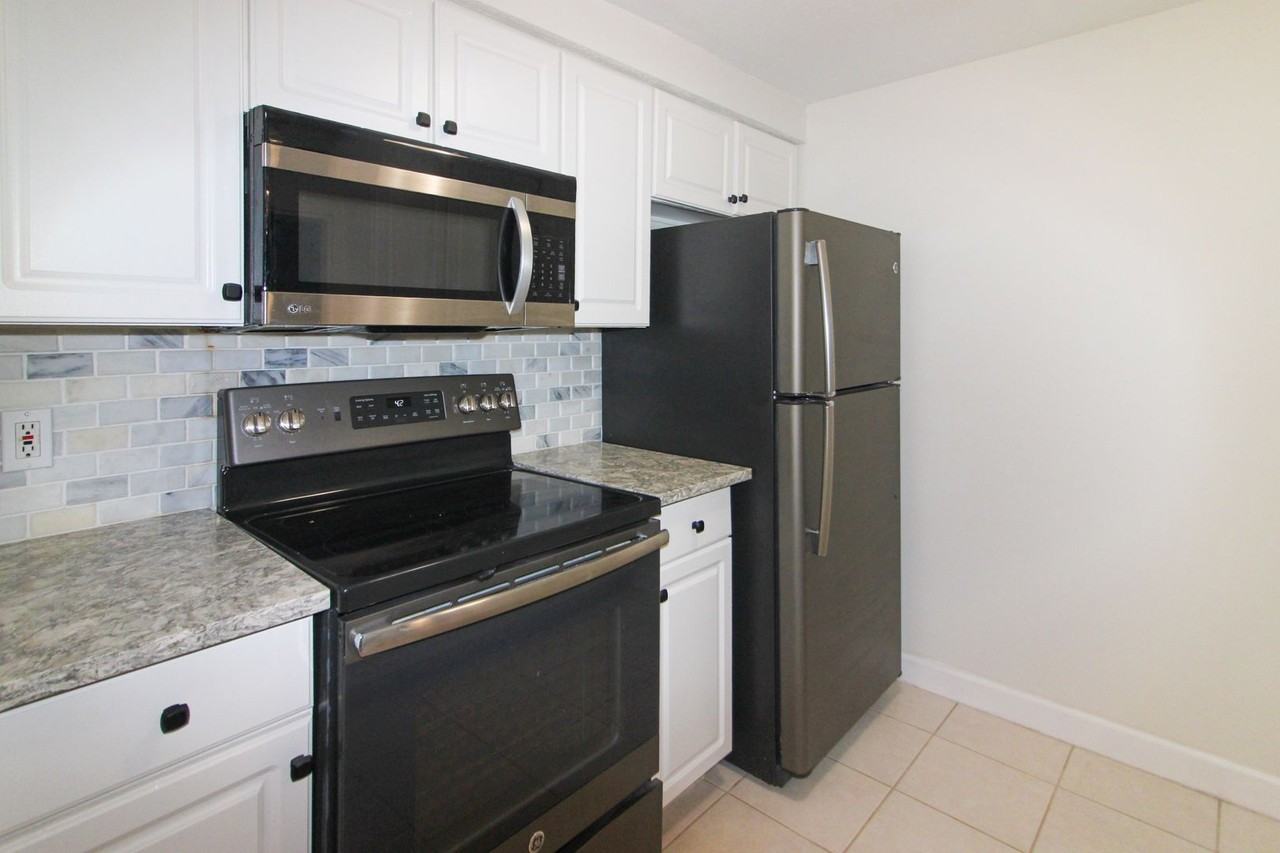 401 Circlewood Dr #I7 - Photo 5 of 14