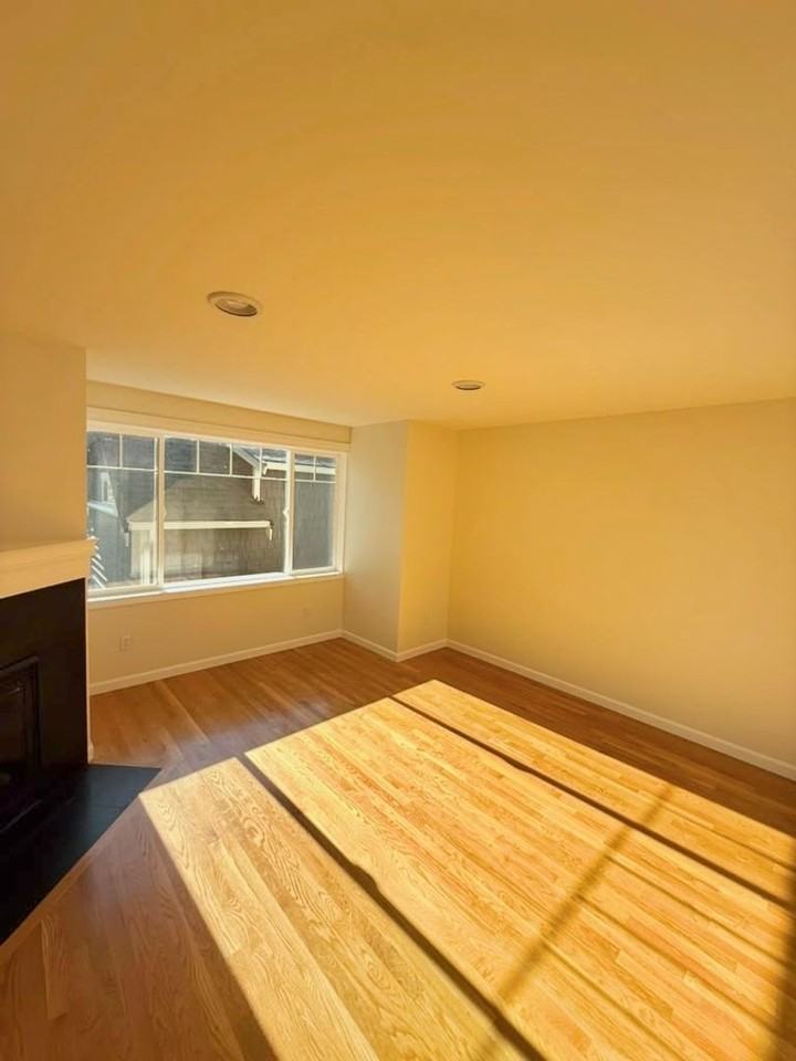 7114 California Ave Sw #F - Photo 3 of 26