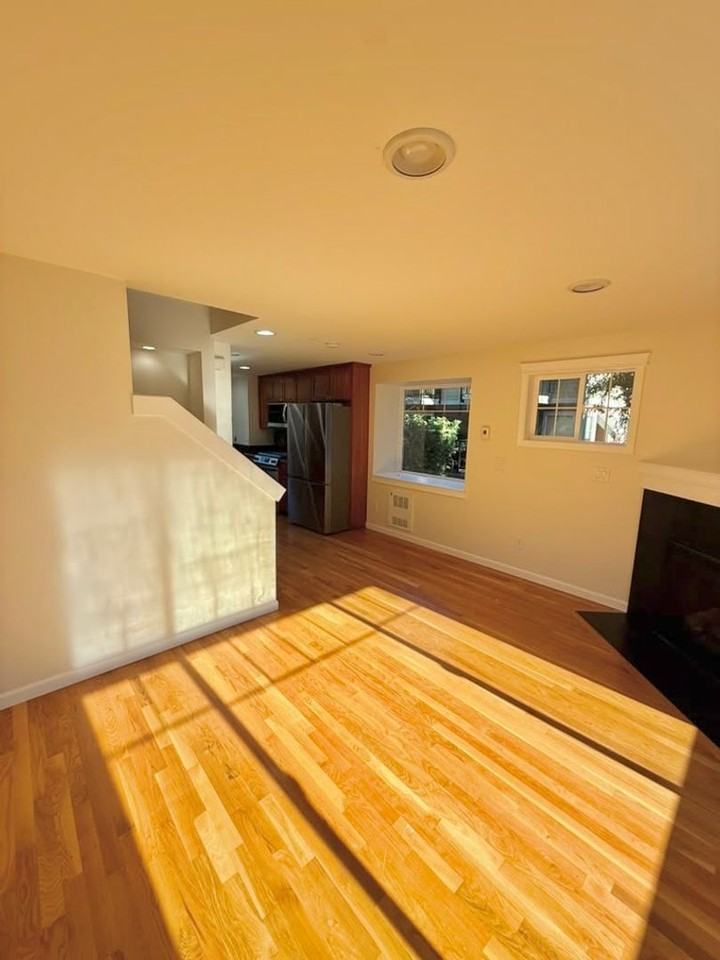 7114 California Ave Sw #F - Photo 4 of 26