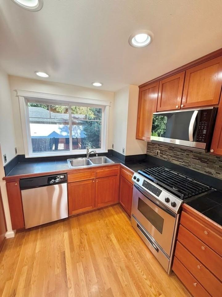 7114 California Ave Sw #F - Photo 6 of 26