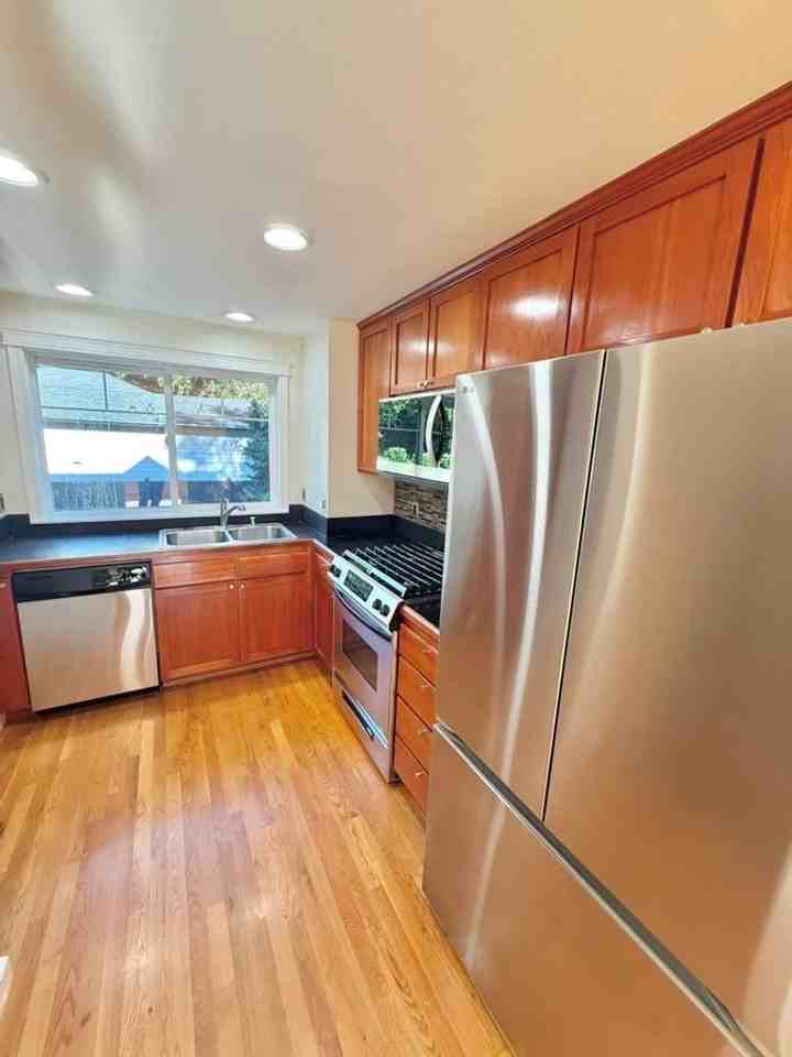 7114 California Ave Sw #F - Photo 7 of 26