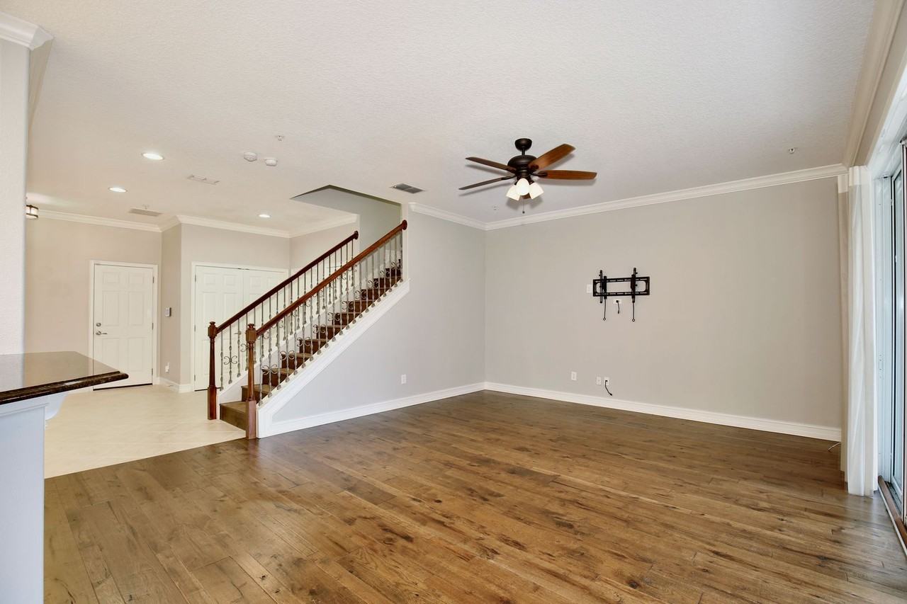 10459 Belfry Cir - Photo 4 of 50