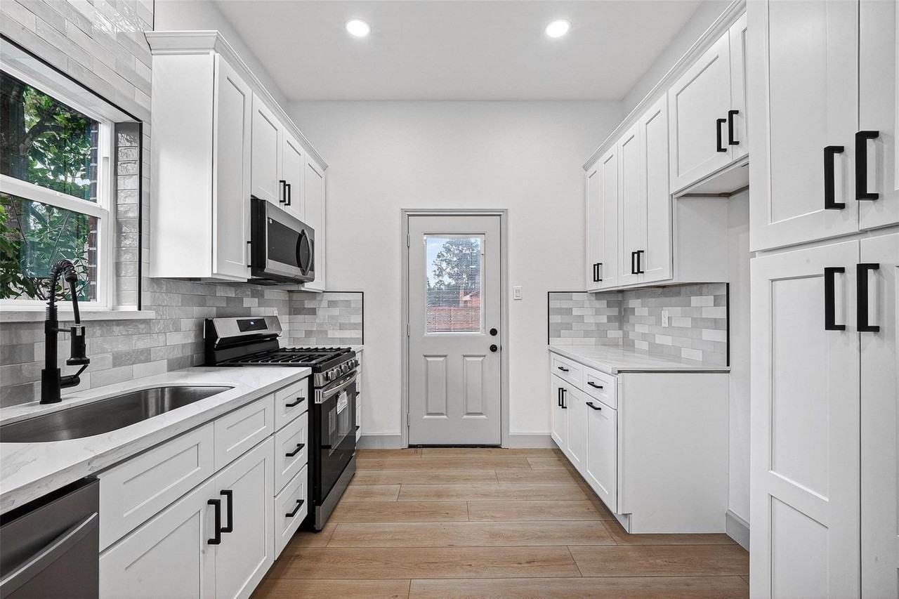 1522 New Cedars Dr - Photo 2 of 17