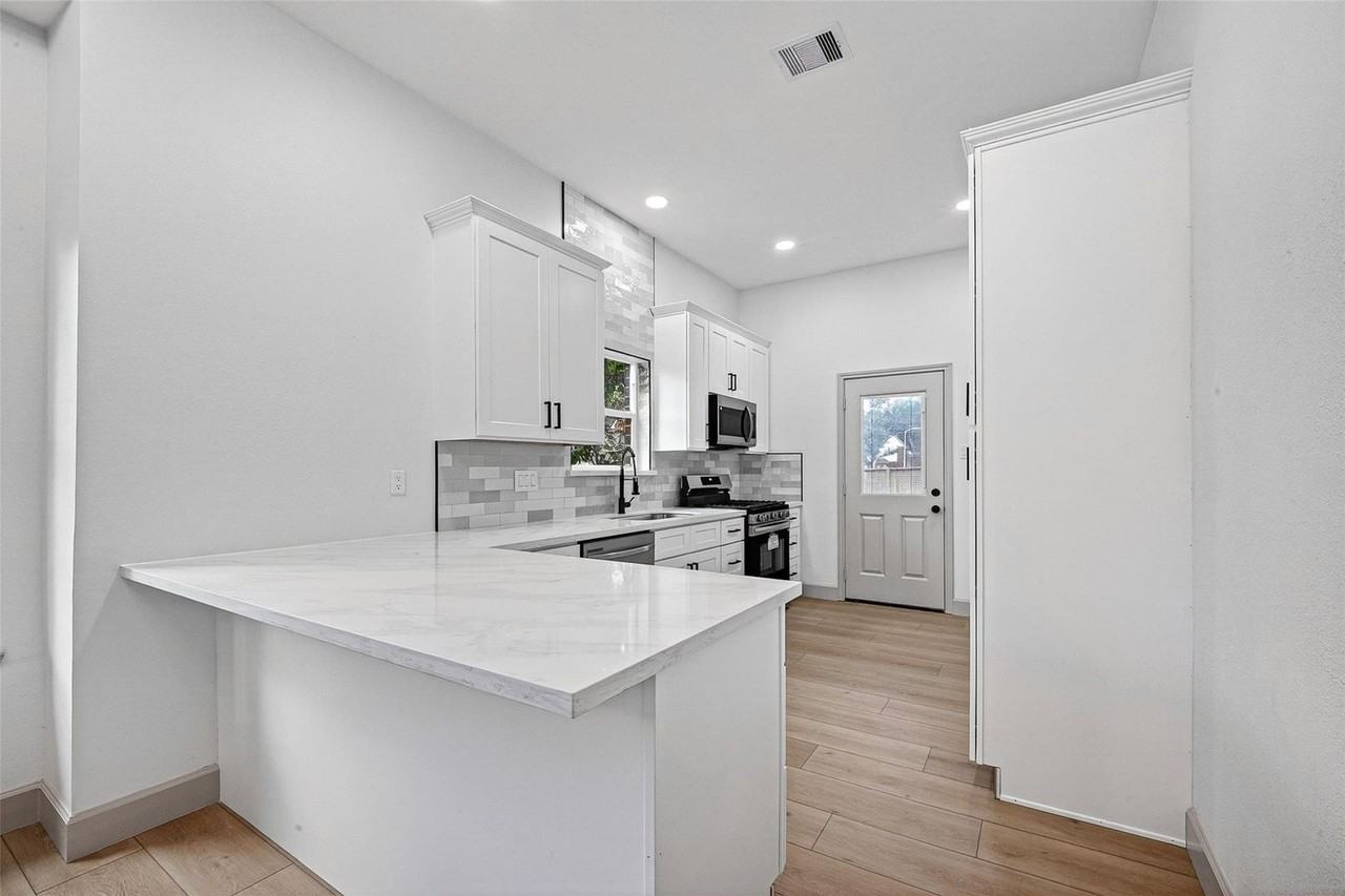 1522 New Cedars Dr - Photo 3 of 17