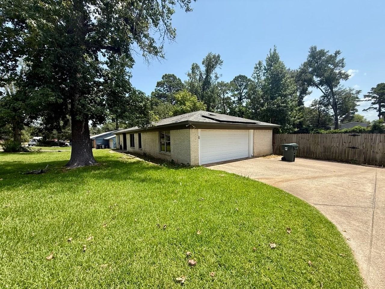 7618 Brookhollow Dr - Photo 2 of 23